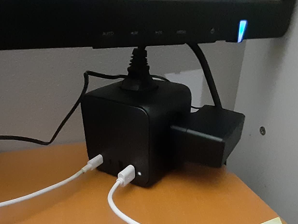 USB-C-Ladegerät mit 65 Watt: Bestpreis bei  auf UGREEN DigiNest  Würfel für Handy & Laptop - mit Schuko-Steckdose